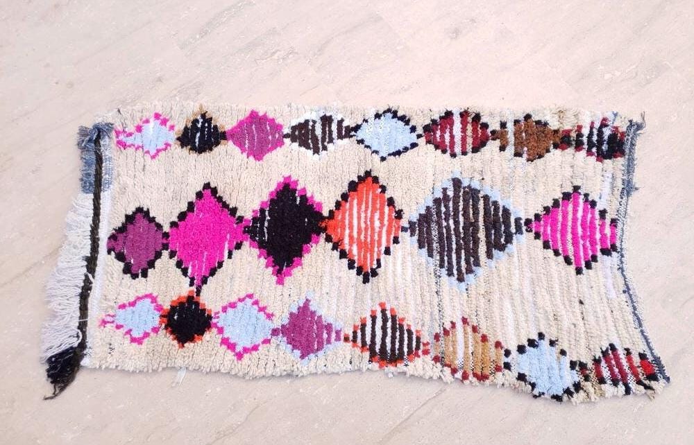 Vintage Moroccan Rug 2.6x5.1 Gorgeous Abstract Boujaad rug, Berber Wool Accent rug, Offwhite Magenta Pink abstract rug