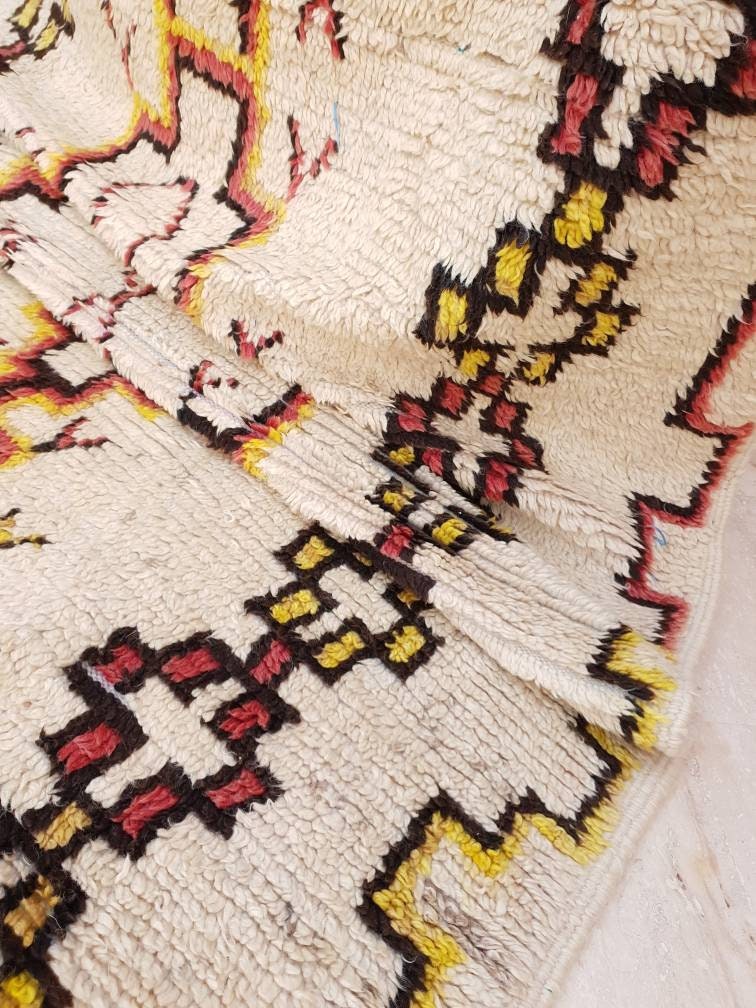 Vintage Moroccan Rug, 4.5x8 Gorgeous Azilal Rug, Beige Geometric Berber rug, Midcentury rug, Tribal living room rug