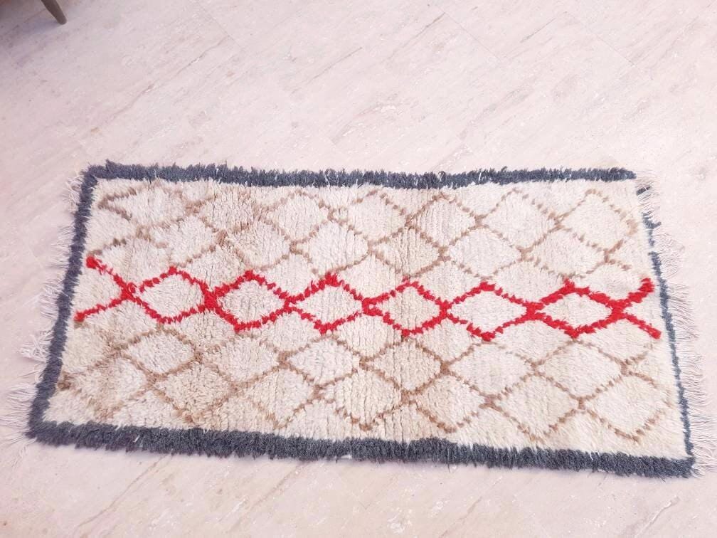 Vintage Moroccan rug 2.7x5.6 offwhite Beige brown rug | Unique Authentic vintage azilal  rug boujaad rug | entryway berber rug