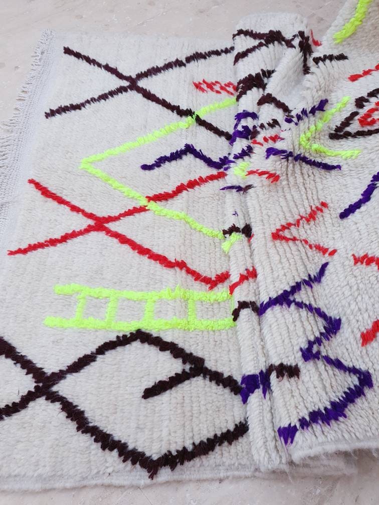 Fine Moroccan rug, fluffy rug Genuine Berber Azilal rug, bedside rug, nursery rug kids rug, bedroom rug living room rug wool bedside rug