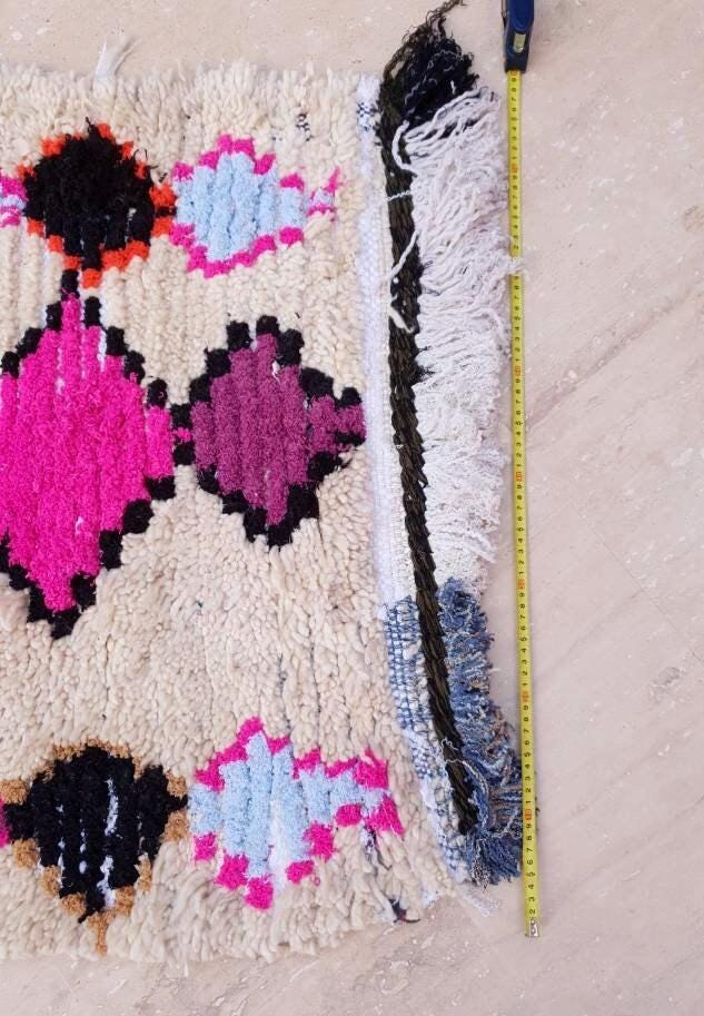 Vintage Moroccan Rug 2.6x5.1 Gorgeous Abstract Boujaad rug, Berber Wool Accent rug, Offwhite Magenta Pink abstract rug