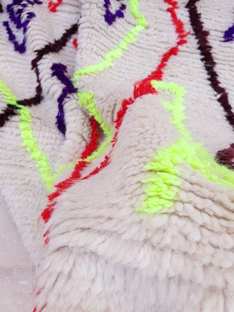 Fine Moroccan rug, fluffy rug Genuine Berber Azilal rug, bedside rug, nursery rug kids rug, bedroom rug living room rug wool bedside rug