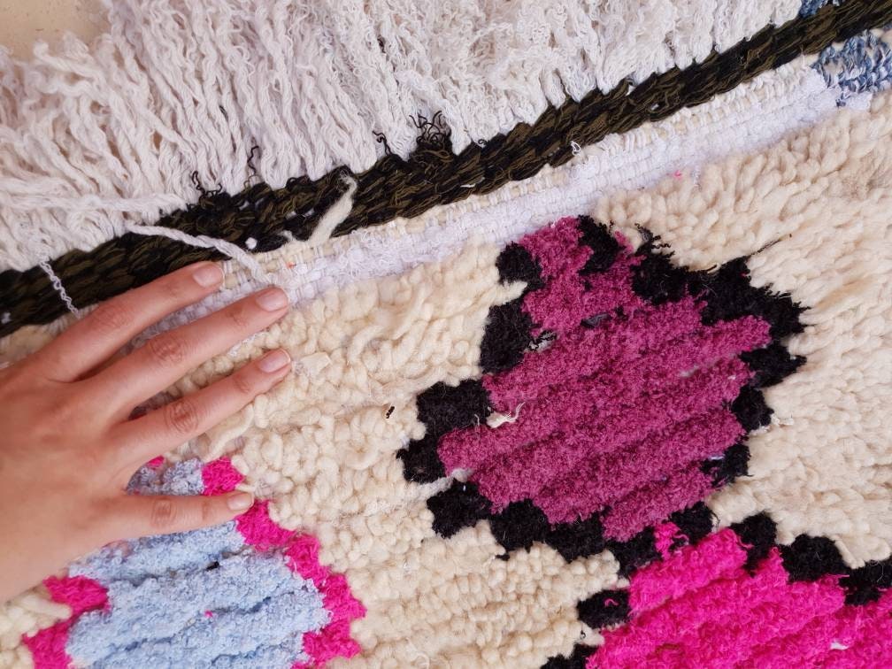 Vintage Moroccan Rug 2.6x5.1 Gorgeous Abstract Boujaad rug, Berber Wool Accent rug, Offwhite Magenta Pink abstract rug