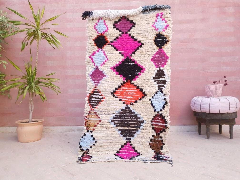 Vintage Moroccan Rug 2.6x5.1 Gorgeous Abstract Boujaad rug, Berber Wool Accent rug, Offwhite Magenta Pink abstract rug