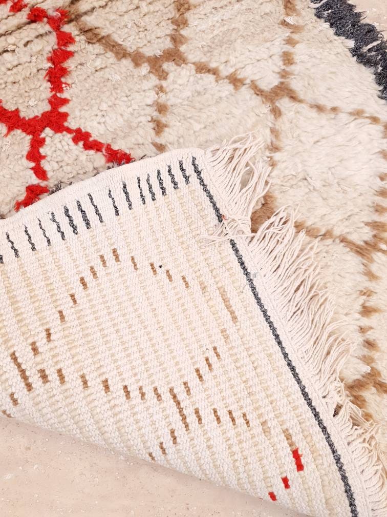 Vintage Moroccan rug 2.7x5.6 offwhite Beige brown rug | Unique Authentic vintage azilal  rug boujaad rug | entryway berber rug