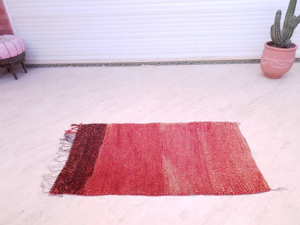 Vintage Moroccan Rug 2.8x5.1 Gorgeous Unique Red Boujaad Rug, Maroon Boujad Rug, Bedroom rug, minimal Muted red rug