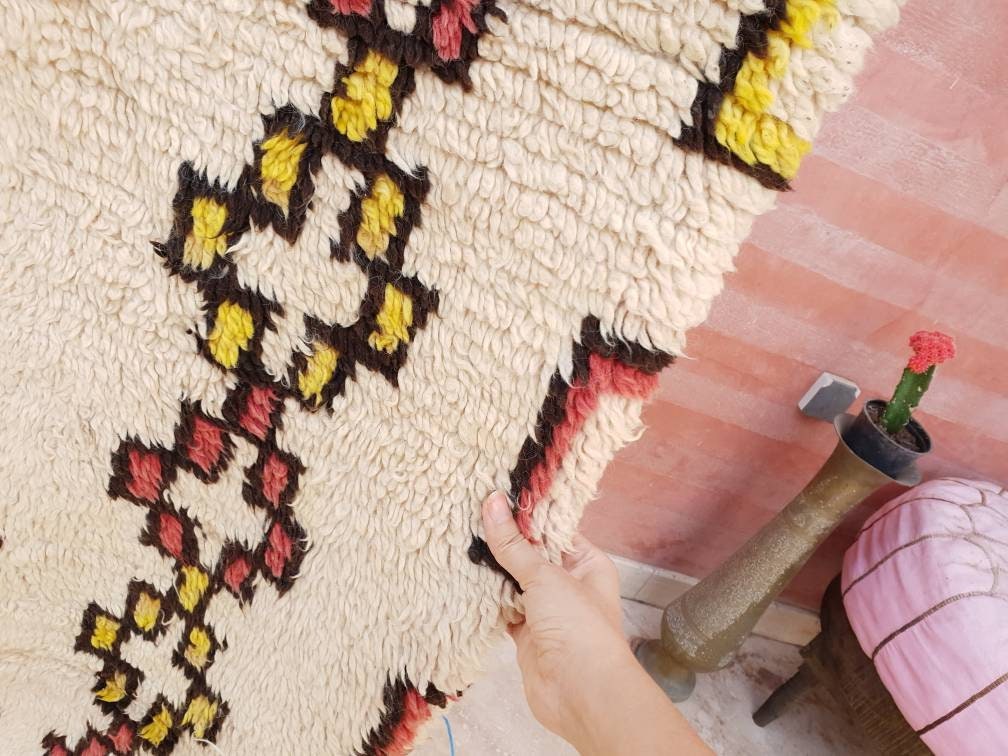 Vintage Moroccan Rug, 4.5x8 Gorgeous Azilal Rug, Beige Geometric Berber rug, Midcentury rug, Tribal living room rug