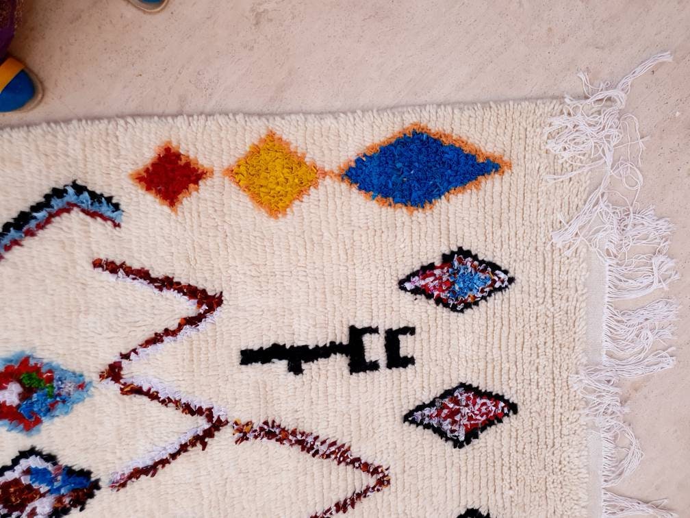 Fine Moroccan Rug 5.3x8.6 Azilal Rug "Lady in Red" Super Pretty Berber rug, Authentic Wool High Atlas Morocco rug, bedroom  nursery rug