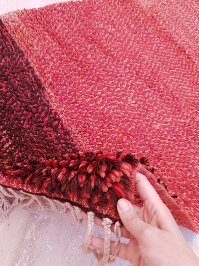 Vintage Moroccan Rug 2.8x5.1 Gorgeous Unique Red Boujaad Rug, Maroon Boujad Rug, Bedroom rug, minimal Muted red rug