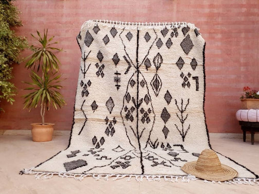 Gorgeous Moroccan Rug 5.9x8.9 Monochrome rug Authentic Azilal Rug , Unique Fluffy  rug Beni Ourain rug ZAYA138