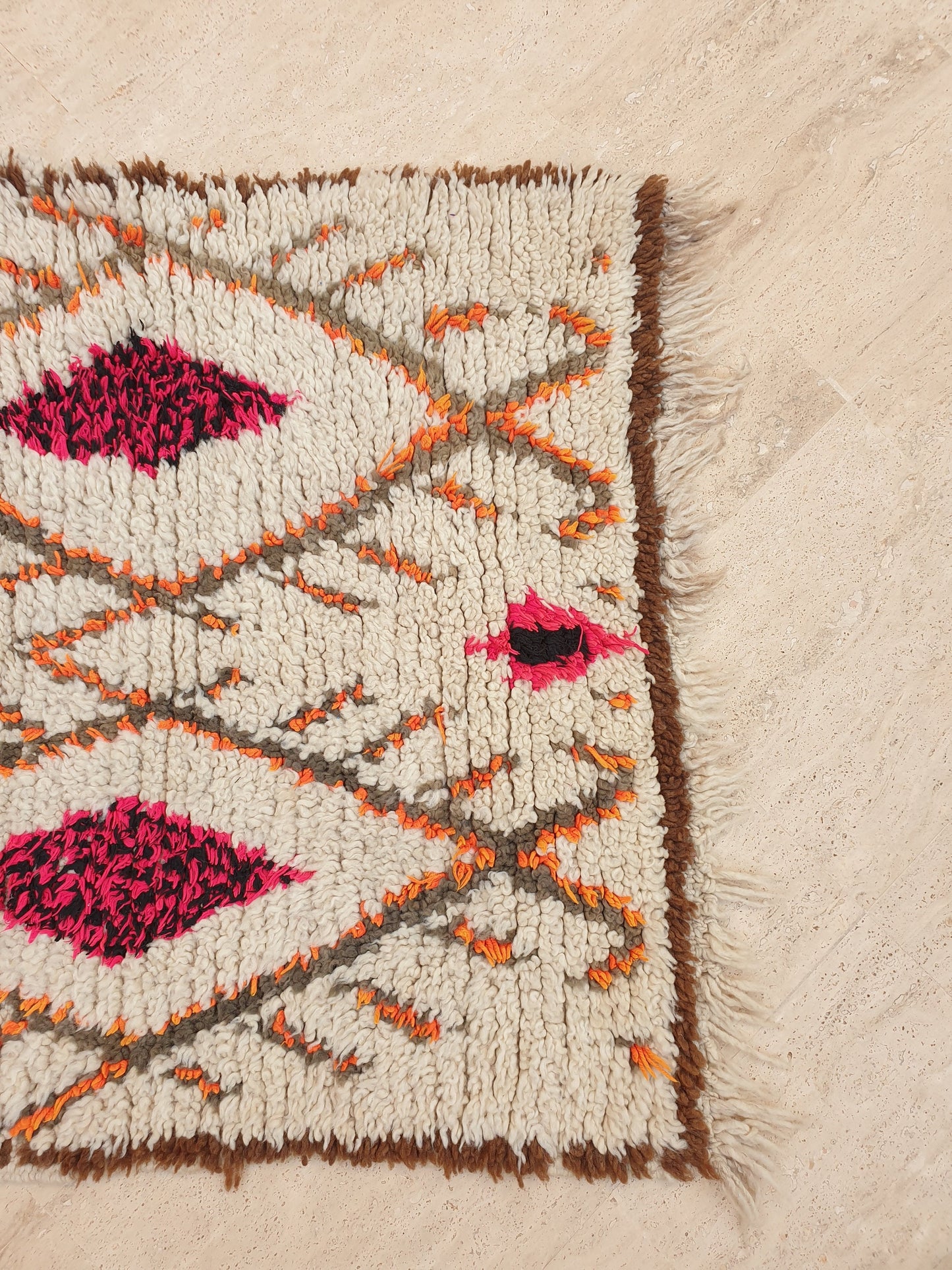 Vintage Moroccan rug 2.7x6.2  Lovely unique beige rug, boujaad rug geometric morocco rug bedroom rug, berber rug