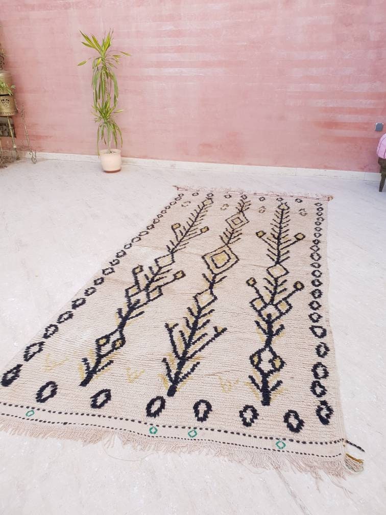 Vintage Moroccan rug 4.8x9.5 Antique Azilal rug Incredible Berber Rug, Cream Rug, bedroom rug, living room rug