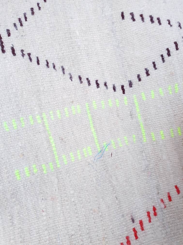 Fine Moroccan rug, fluffy rug Genuine Berber Azilal rug, bedside rug, nursery rug kids rug, bedroom rug living room rug wool bedside rug