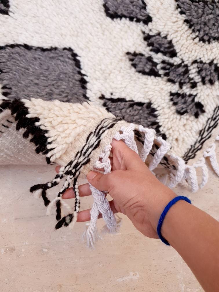 Gorgeous Moroccan Rug 5.9x8.9 Monochrome rug Authentic Azilal Rug , Unique Fluffy  rug Beni Ourain rug ZAYA138
