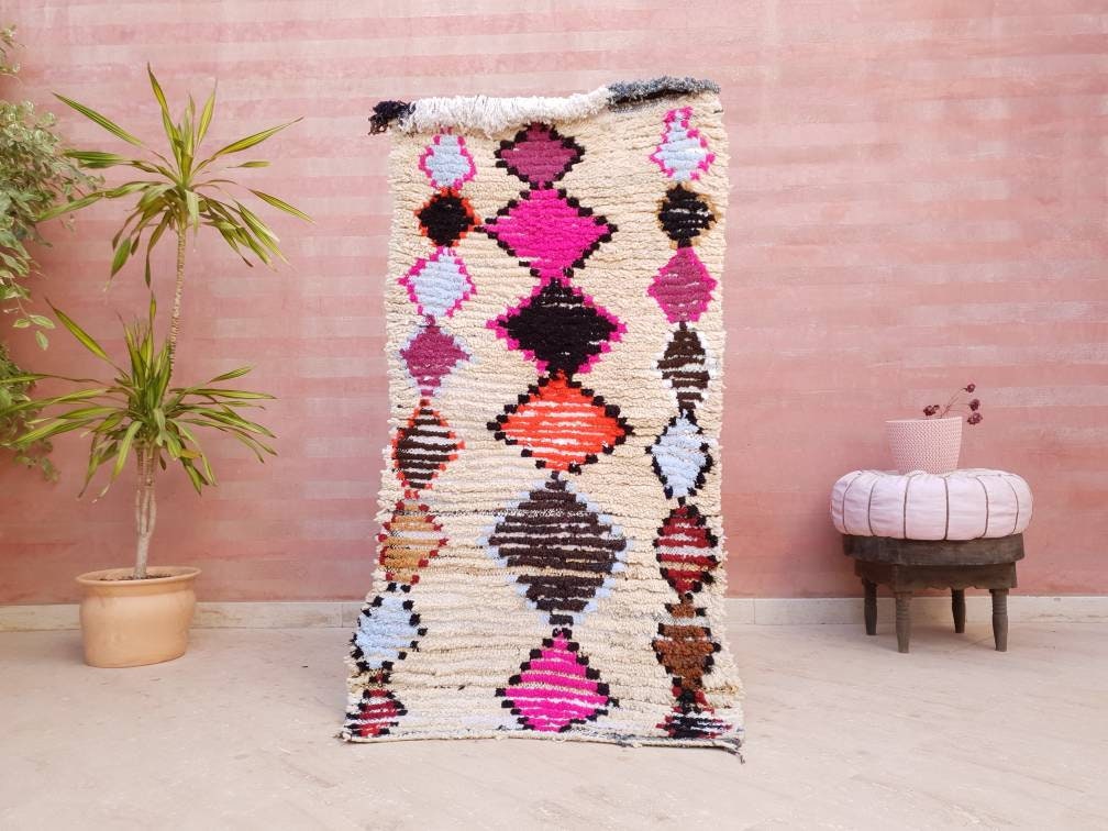 Vintage Moroccan Rug 2.6x5.1 Gorgeous Abstract Boujaad rug, Berber Wool Accent rug, Offwhite Magenta Pink abstract rug