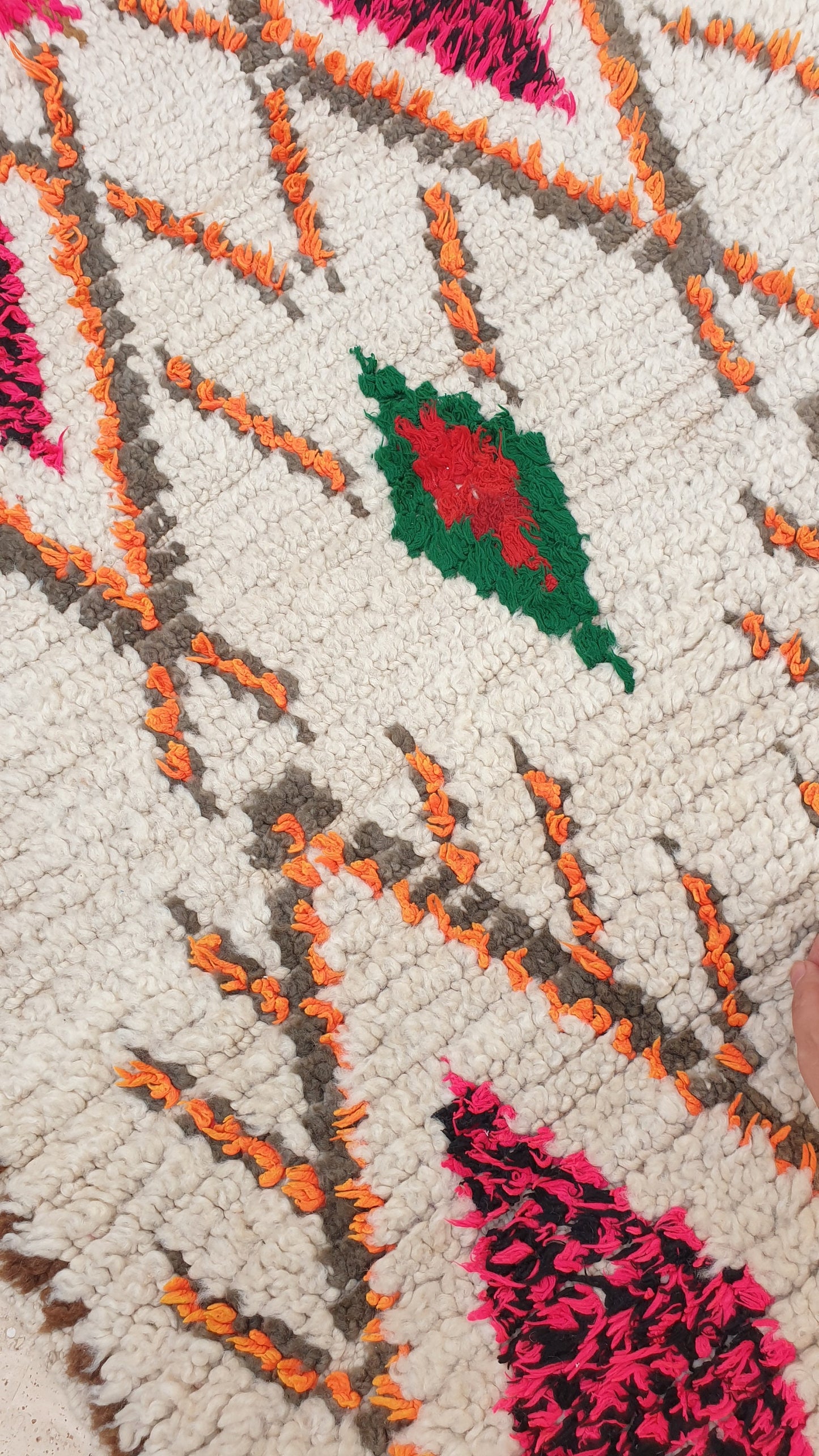 Vintage Moroccan rug 2.7x6.2  Lovely unique beige rug, boujaad rug geometric morocco rug bedroom rug, berber rug