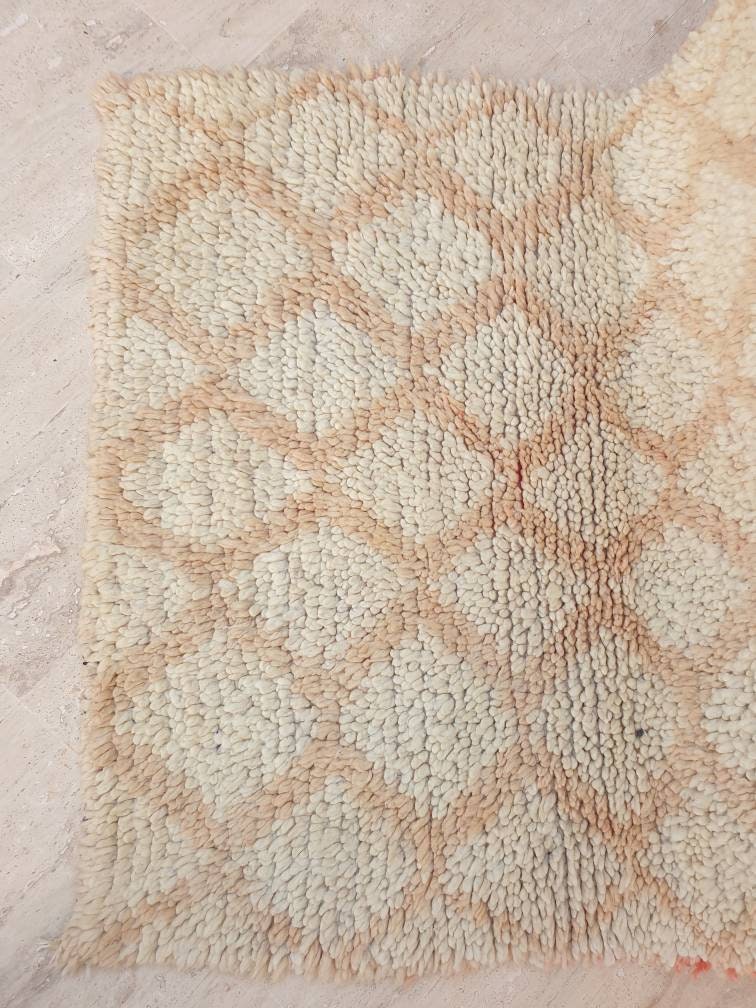 Vintage Moroccan Rug 3x5.6 Super Pretty vintage Berber Wool Rug, Peach Eggshell  Geometric boujaad berber rug, artistic Red accent rug
