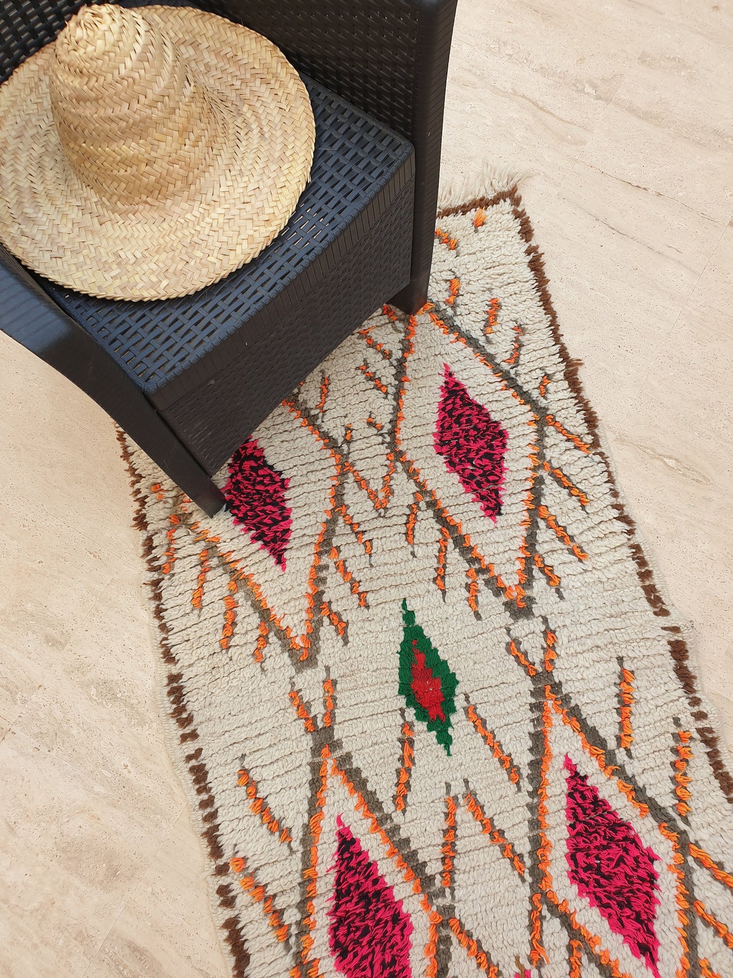 Vintage Moroccan rug 2.7x6.2  Lovely unique beige rug, boujaad rug geometric morocco rug bedroom rug, berber rug