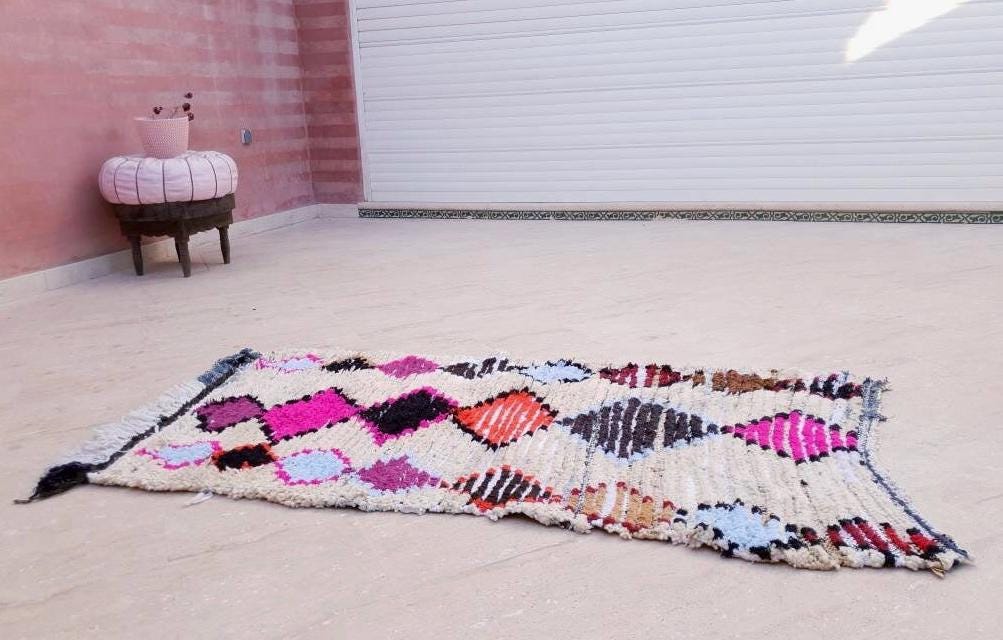 Vintage Moroccan Rug 2.6x5.1 Gorgeous Abstract Boujaad rug, Berber Wool Accent rug, Offwhite Magenta Pink abstract rug